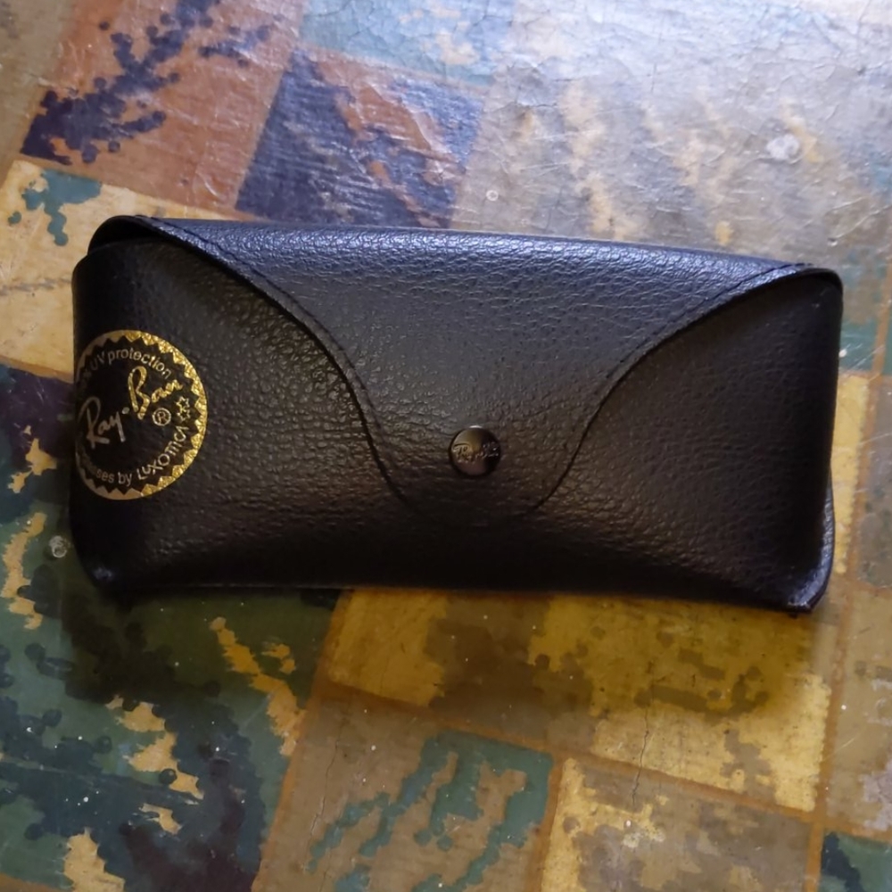 Ray Ban sunglasses with case - Picture 1 of 4